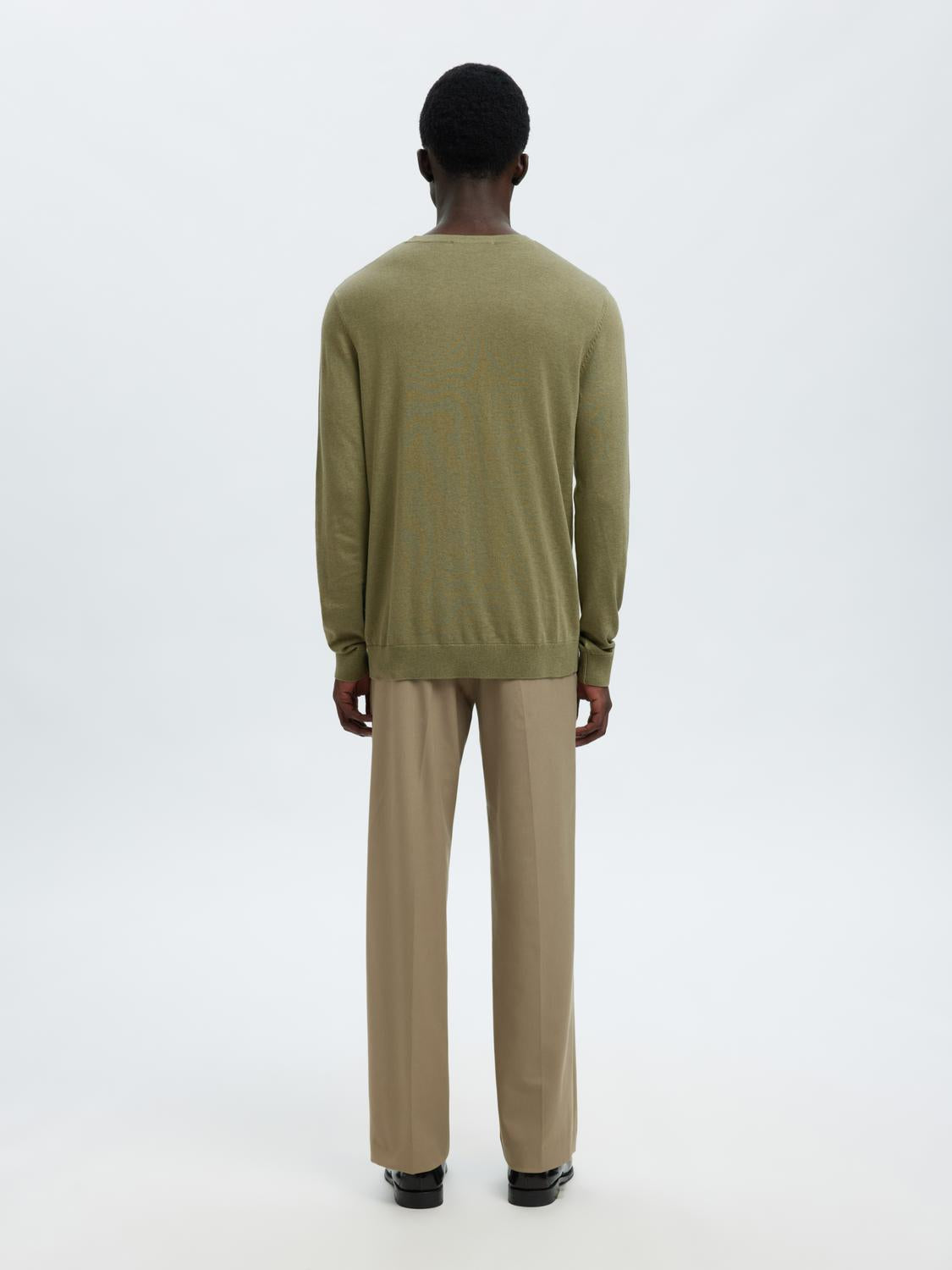 model_shot-back